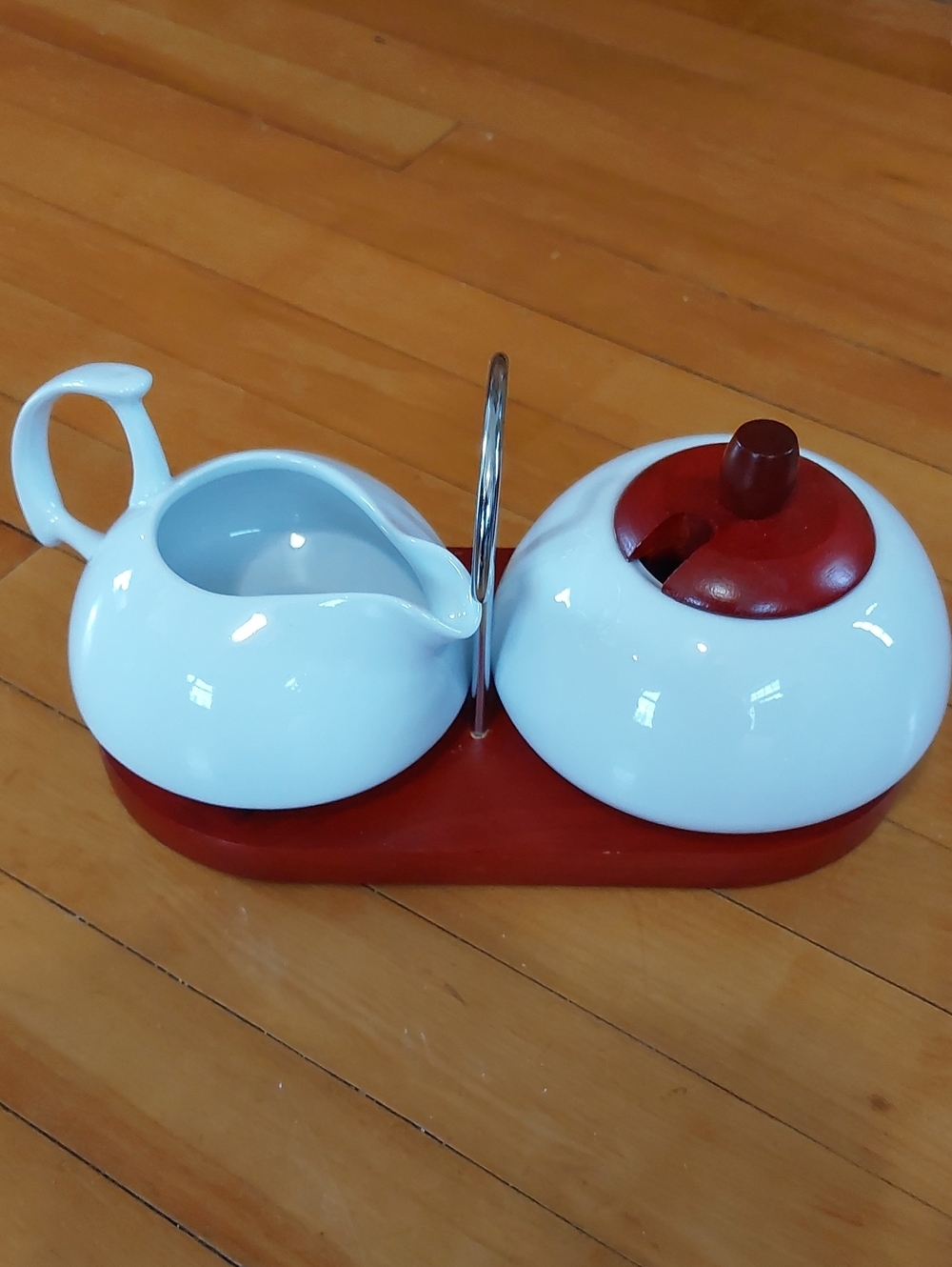 Verdici Design Cream Sugar Set With Red Wood Stand White Porcelain